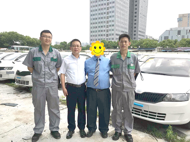 公司汽车的现场服务团队