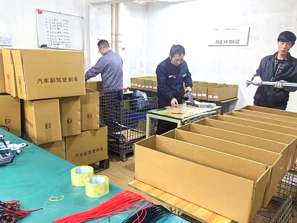 车辆零件的包装和质量控制站
