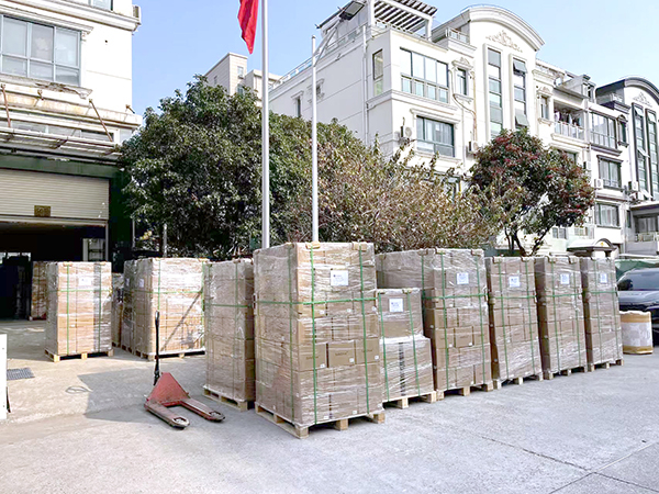 托盘产品准备在仓库外发货